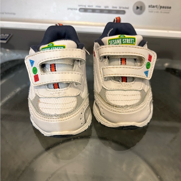 Vintage Y2K 2008 Sesame Street Kids Sneakers - Elmo, Grouch, Cookie Monster - Picture 6 of 10